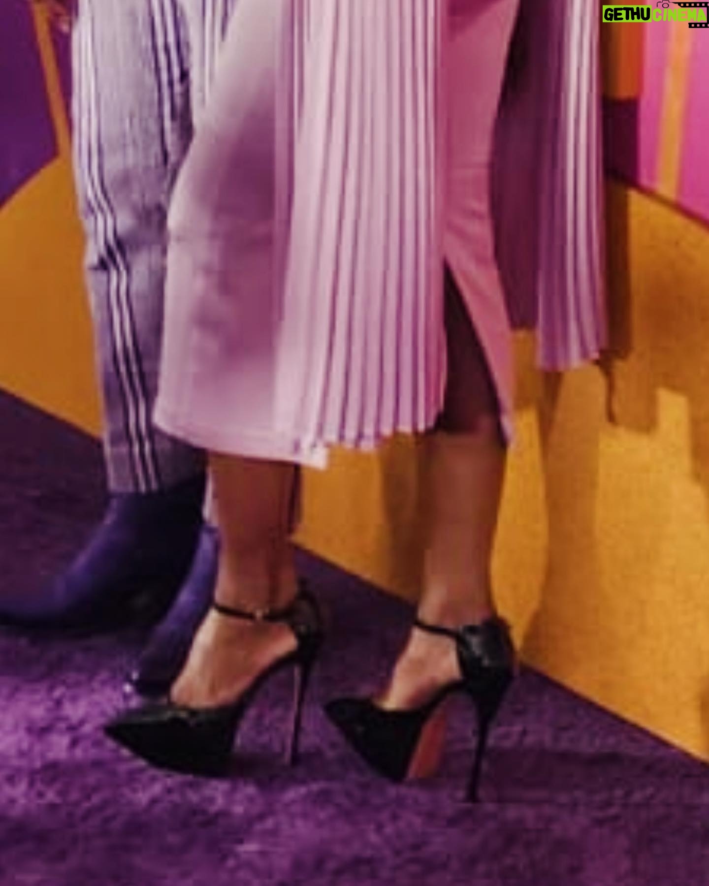 Fatima Robinson - 7.9K Likes - So full of gratitude for all the people who put this movie together. Beautiful Night💜Masterpiece of a Movie….The Color Purple will blow you away.
Hair @lenajaye_
Make up @bobbierileybeauty
Earrings and cuffs @lisaeisnerjewelry
Rings @_neoancient_
Hat @houseofmalakai
Dress @alexperryofficial