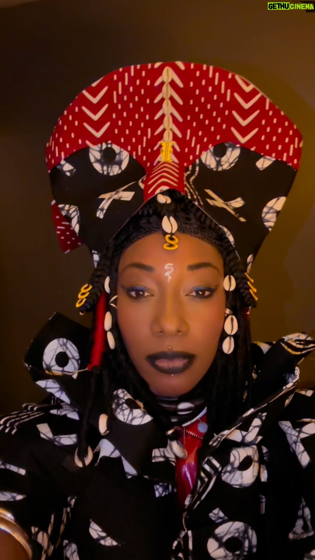Fatoumata Diawara Instagram - We had a great time last night in Philadelphia USA 🇺🇸. Boston we can’t wait to see you tonight! Much loveeeee ❤️❤️❤️❤️🙏🏾!!