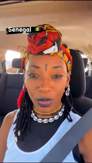 Fatoumata Diawara Instagram - London Ko en Afrique 🙏🏾❤️🇸🇳! 

Après l’Europe, les États-Unis et la Chine, il était important pour moi de présenter l’album London Ko en Afrique. 

Le 29 octobre dernier, le premier concert de la tournée London Ko en Afrique a eu lieu à Saint Louis, au Sénégal, lors du @Festival au tour des cordes. 

J’ai vécu un rêve et j’ai été très heureuse de partager le bonheur de ce projet avec le public de mon continent d’origine ! Loveeee ♥️♥️♥️🙏🏾🙏🏾🙏🏾 🙌🏾🙏🏾❤️🇸🇳 !  @femm_by_kine