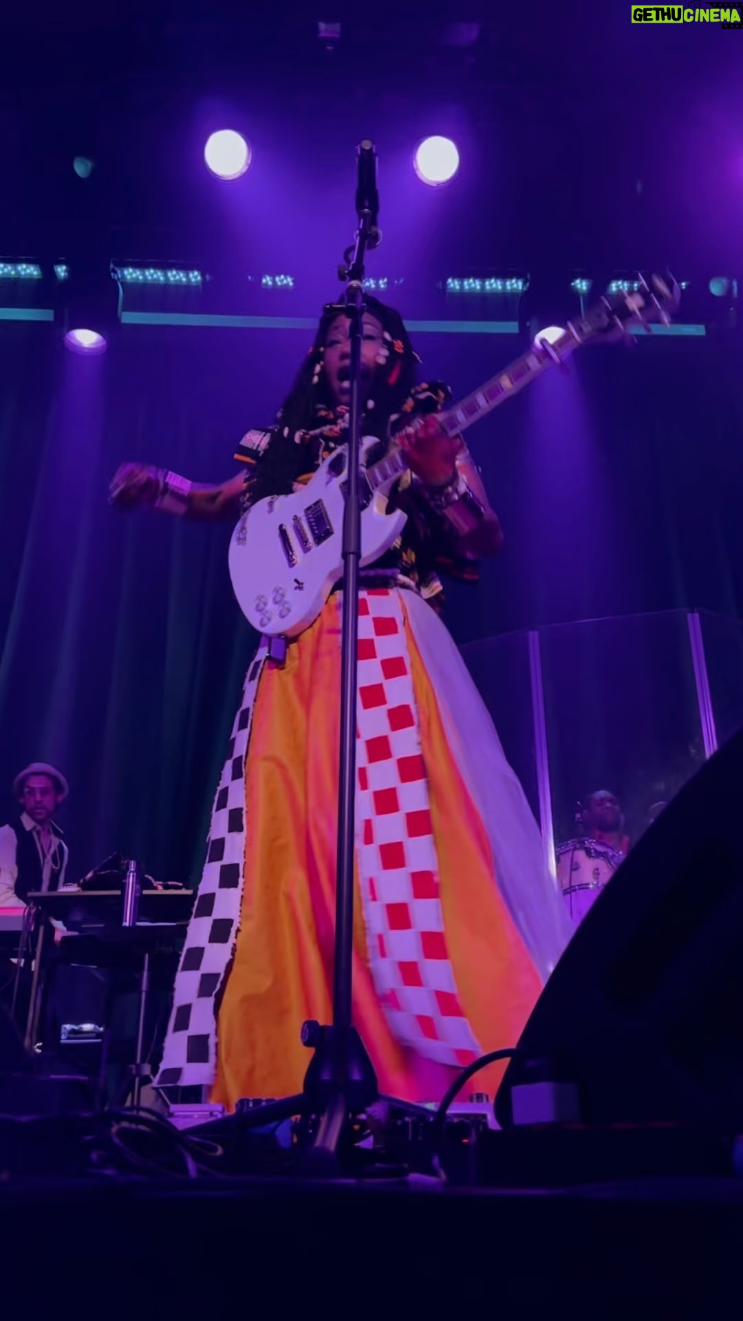 Fatoumata Diawara Instagram - Thank you #seattle πΊπΈ we had a magical night. Hope to comeback soon β€οΈβ€οΈβ€οΈππΎβ€οΈ! We love you ππΎππΎβ€οΈπ§π₯π! See you tonight #santabarbara! Much love β€οΈ !