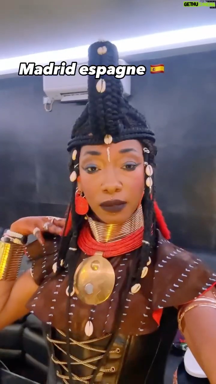 Fatoumata Diawara Instagram - Gracias #madrid πͺπ¦! We had such a great time @salavillanos @salalariviera π₯πΈβ€οΈβ€οΈβ€οΈππΎππΎ !! Loveeeeee !