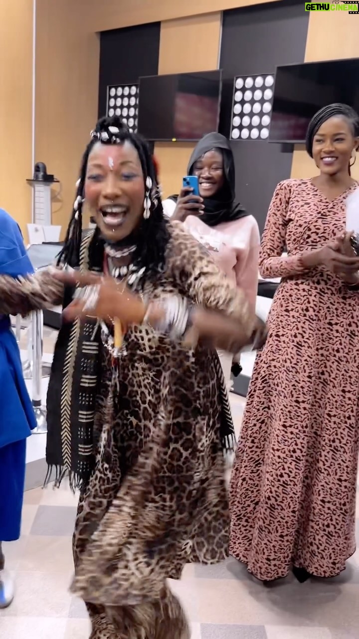 Fatoumata Diawara Instagram - Happy to be back home to recharge my energies!! Bamako loves you ❤️❤️❤️❤️🇲🇱🙏🏾!