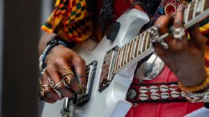 Fatoumata Diawara Instagram - It’s crazy that women still have to fight for their rights. We still live in a society where being a woman is dangerous. Let’s remind ourselves that our mothers, sisters and daughters are absolutely, unbelievably amazing, and they deserve so much more.  Happy Women’s Day! 💜✊🏿🫂

#IWD2024 #internationalwomensday #inspireinclusion