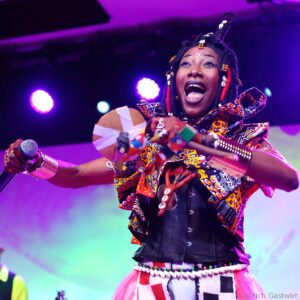 Fatoumata Diawara Instagram - Merci pour votre incroyable énergie Somerville !! Une soirée inoubliable au @crystalballroomsomerville ! 
Ce soir, nous arrivons à San Francisco, êtes-vous prêts ?
Lovee 🙏🏿❤️🙏🏿❤️