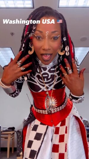 Fatoumata Diawara Instagram - About last night before the show @strathmorearts 🇺🇸🙏🏾❤️! See you tonight at Princeton, New Jersey @mccartertheatre . Much loveeeee 🇺🇸🙏🏾❤️🌕🔥! @immortel_paris