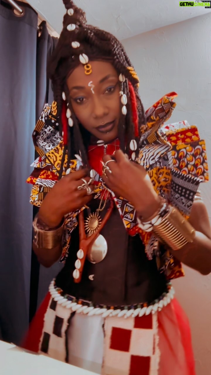 Fatoumata Diawara Instagram - Last night’s concert in Boston was incredible, with an audience that was just too great 🙌🏾. Thanks for the love! Bonston, we love you 🇺🇸 ❤️❤️❤️🙏🏾! See you tonight in Montreal. Canada 🇨🇦 we can’t wait to see you tonight ✊🏾! Loveeee ❤️❤️❤️!