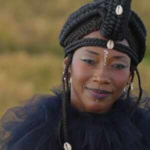 Fatoumata Diawara Instagram - SETE new videoclip OUT NOW ✨ SETE is a call to the world, I want to bring awareness about the barbaric practice of female genital mutilation that still prevalent in many parts of Africa and at the same time, give the children the space they deserve as they represent our hope for a better future.