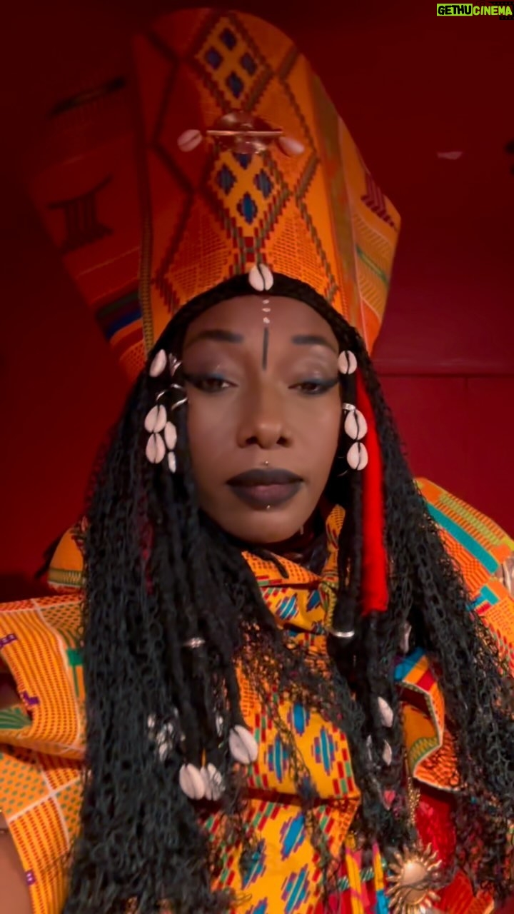 Fatoumata Diawara Instagram - Thank you UK π¬π§ for your love! We had a great time π€πΈπ§ππΎπ₯β€οΈβ€οΈβ€οΈβ€οΈππΎβ€οΈβ€οΈ! London @kokocamden !