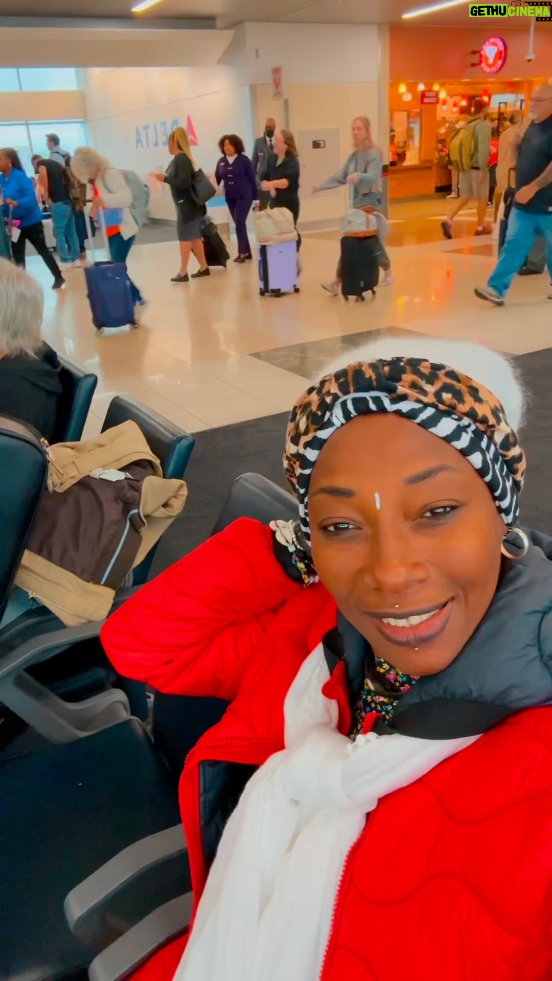 Fatoumata Diawara Instagram - We had a great night @citywineryatl in #Atlanta! What a great audience 🇺🇸❤️❤️🇺🇸🙏🏾 I can’t wait to see you tonight at @artsncstate #raleigh!!! Much love ❤️❤️❤️❤️🇺🇸!