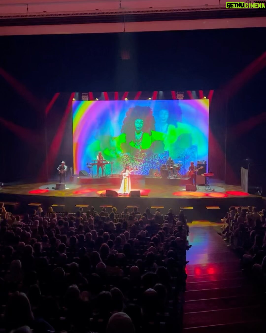 Fatoumata Diawara Instagram - @fatoumata_diawara__ made the audience dance on stage tonight! thank you for this beautiful evening. lot’s of love 💙✨