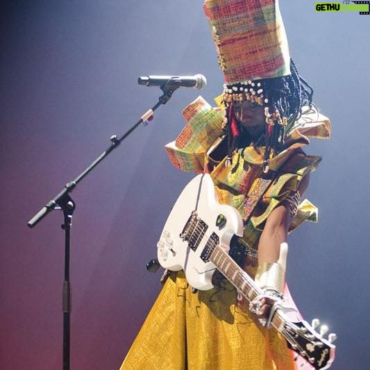 Fatoumata Diawara Instagram - Un excellent Dimanche à toutes et à tous. Quelques images de notre concert à #olympia de Paris. Merci infiniment à tous pour ce moment magique passé ensemble! Loveeeee ❤️❤️❤️❤️🙏🏾! Crédit : #SiânPottok design: #_nour_salam