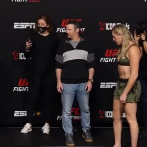 Felicia Spencer Instagram - ✔Weight made and ready to go! 👊🏼
... ... ...
#nov13 #ufcfightnight #mma #feenom #orlandoathletes #ufc #fightcamp #canadiangirl #floridagirl #thejunglemma #wmma #negu #ufccanada #ufcfightpass #espnplus #ufcfighter #combatcorner #messyhairdontcare