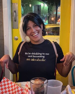 Felicia Spencer Instagram - @schittscreek themed #bachelorette weekend comes to a close. I think I like the wig too much 🤪🤣. So happy to celebrate my girl @almcfierce and meet all the other jazzigals! 
#schittscreek #wigs #follybeach #goofy #lifeisgood #liveinthemoment #smilemore
