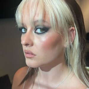 Felicia Truedsson Instagram - before & after premiere thahhadjekdh

makeup @emeliewood