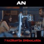 Felicia Sağnak Instagram - AN 7 Haziran’da sinemalarda! 🍿🎬 Yazan & Yöneten: @m.uguryagcioglu Yapım: @storymagez Genel Koordinatör: @pinaryagcioglu_ Görüntü Yönetmeni: @v_dikmetas Kurgu Yönetmeni: @yakkopss Müzik: @korayaykilic Sanat Yönetmeni: @0rhan.yldz Post Prodüksiyon & Görsel Efektler: @mojovfx Danışmanlar: @ugur.bati @uzm.dr.timuryilmaz @cengizcaliskan.bbr Final mix: @h_veyselugursoundmix Renk Düzenleme: @colorupdigitalfilmlab @cnkerol Post Prodüksiyon Süpervizör: @ferhatyuksels Animasyonlar: 16:9 Tasarım & 221B Animation Studios Yardımcı Yönetmen: @bsrunsal Uygulayıcı Yapımcı: @erdoganakyol75 Kostüm: @yelizbuyruk Saç&Makyaj: @vlknozkzl Afiş Tasarım: @sezerabay_art Tanıtım: @mesaifilm @furkanyt34 Sinema Dağıtım: @birfilm1 #an #sinemalarda #7haziran #film #vizyonfilmleri #yeniçıkanlar #yenifilm #fizik #kuantumfiziği #zaman