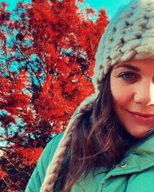 Felicitas Woll Instagram - ❄️🌳🍁 „Es ist das Leben des Kristalls, der Architekt der Flocke, das Feuer des Frosts, die Seele des Sonnenstrahls. Diese frische Winterluft ist voll davon.“ (John Burroughs)