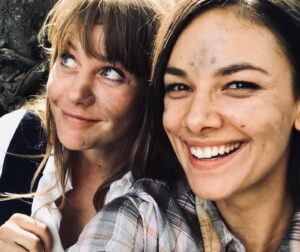 Felicitas Woll Instagram - Morgen Abend könnt ihr nochmal den Berlin-Berlin Kinofilm gucken. Um 20.15 Uhr in der ARD. Oder bei Netflix die Serie von damals, als wir noch jung und schön waren🤣🥳🎬 habt einen schönen Sonntag 🙋‍♀️🌞