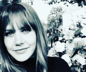 Felicitas Woll Instagram - Morgen Abend könnt ihr nochmal den Berlin-Berlin Kinofilm gucken. Um 20.15 Uhr in der ARD. Oder bei Netflix die Serie von damals, als wir noch jung und schön waren🤣🥳🎬 habt einen schönen Sonntag 🙋‍♀️🌞