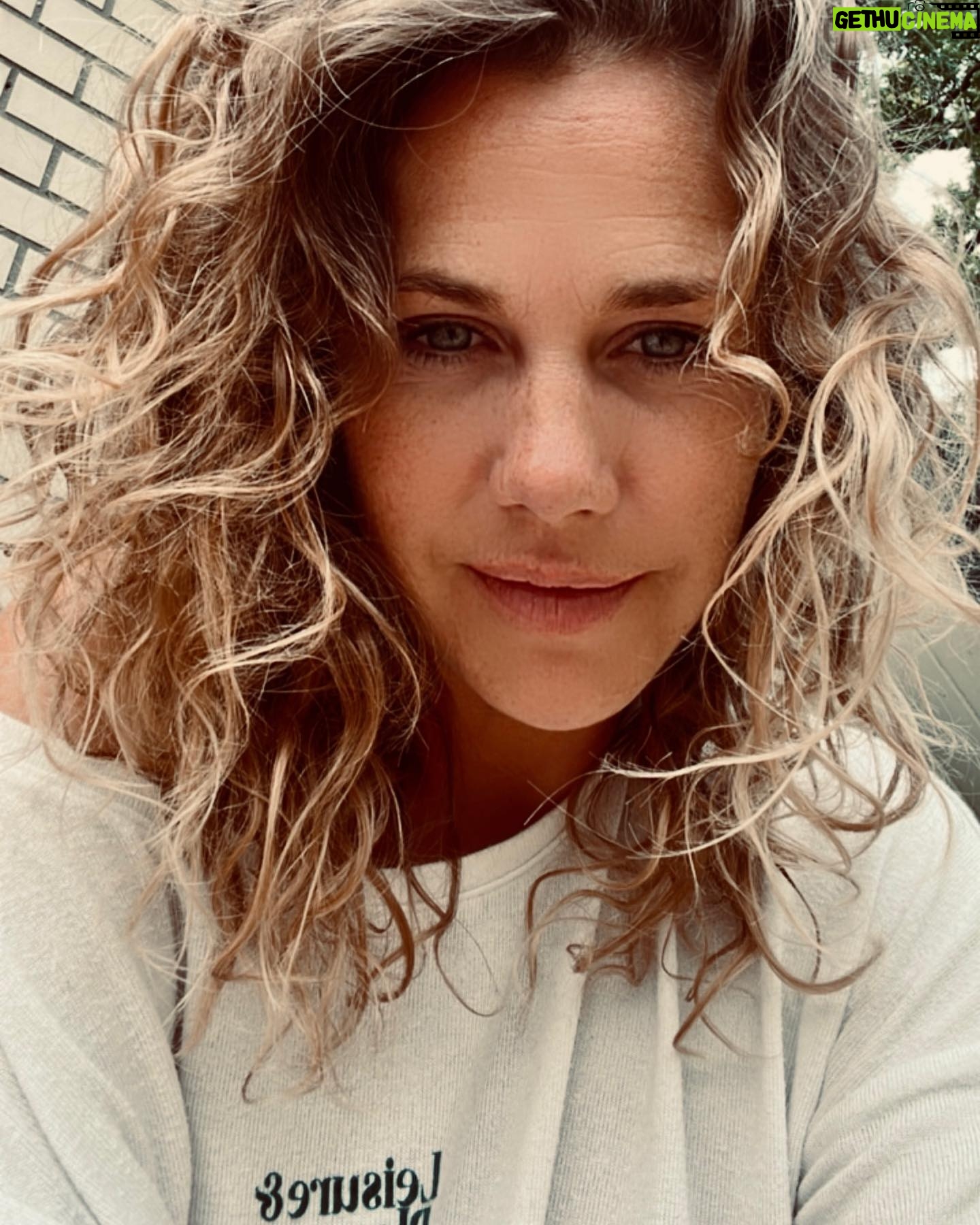 Felicitas Woll - 7K Likes - Das Meer zeigt mir immer, wer ich wirklich bin🌞🐠🐚🌊👩🦱 #ichliebedasmeer #locken #sommersprossen #ichbinich #familie
