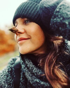 Felicitas Woll Instagram - Schönes sonniges Wochenende 🍁🌞🤟🏻 #autum #herbst #bucheckern #mood