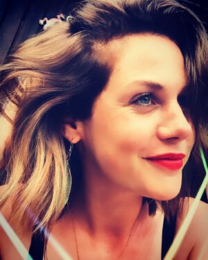 Felicitas Woll Instagram - Schnippschnapp Haare ab! Ab ins Wochenende! Habt ein schönes solches🙋‍♀️🦋