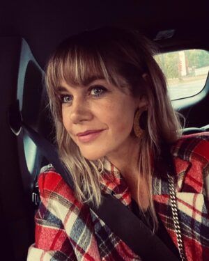 Felicitas Woll Instagram - Good Morning Berlin! 🎬🎞️🍿 #premiere #buchverfilmung #dieunlangweiligsteschulederwelt #happysunday #kino Blazer  @dressingroom_muc 😘