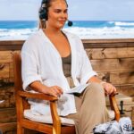 Felicity Palmateer Instagram - BTS of 26 days of live TV. Blessed to work with a bunch of legends and everyone that makes it happen behind the scenes. Ready for some serious sleep now 😂😴 @wsl #wsl