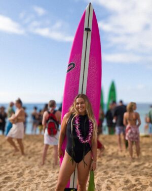 Felicity Palmateer Instagram - EDDIE INVITEE 2023/2024!! My biggest surfing achievement to date and the highest honour in surfing. Ever since I was little I’ve always dreamed of being invited to @theeddieaikau but it wasn’t a reality until last year when the women got to compete for the first time. 

The ceremony and blessing was so beautiful and to be a part of the paddle out was surreal. Sitting amongst waterman and women that I’ve idolised my whole life didn’t feel real. And to make history with my sis @lauraenever , being the first two Australian women to ever be invited makes it even sweeter. 

Feeling an a whole range of emotions but more than anything an immense sense of gratitude. Thank you to @haa_aikau and the Aikau Ohana. 

Photos @giulia.avilaa @traviskeahi_photos @jesseaphoto @haakeaulana 

#eddieaikau #eddieaikauinvitational