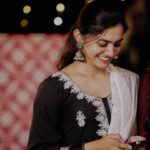 Femina George Instagram - 🖤 📸 : @binilkumark #feminageorge #weddingcelebration #cousinwedding #happy #femina
