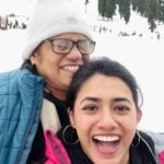 Femina George Instagram - Sonmarg 🏔️, Sind River 🏞️, Mustard Field 🌼 #kashmirtourism #feminageorge #sonmarg #snow #firsttime #vacation #family