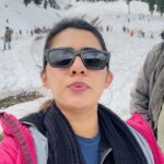Femina George Instagram - Sonmarg 🏔️, Sind River 🏞️, Mustard Field 🌼 #kashmirtourism #feminageorge #sonmarg #snow #firsttime #vacation #family