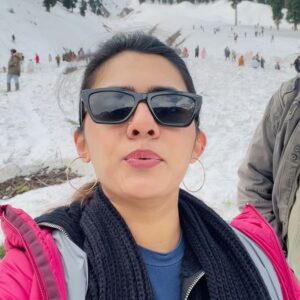 Femina George Instagram - Sonmarg 🏔️, Sind River 🏞️, Mustard Field 🌼 

#kashmirtourism #feminageorge #sonmarg #snow #firsttime #vacation #family