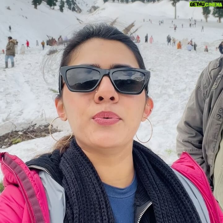 Femina George - 75.7K Likes - Sonmarg 🏔️, Sind River 🏞️, Mustard Field 🌼
#kashmirtourism #feminageorge #sonmarg #snow #firsttime #vacation #family