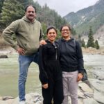 Femina George Instagram - Sonmarg 🏔️, Sind River 🏞️, Mustard Field 🌼 #kashmirtourism #feminageorge #sonmarg #snow #firsttime #vacation #family