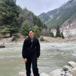 Femina George Instagram - Sonmarg 🏔️, Sind River 🏞️, Mustard Field 🌼 #kashmirtourism #feminageorge #sonmarg #snow #firsttime #vacation #family