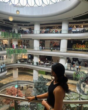 Femina George Instagram - City that holds my heart ❤️✨

Ps : i haven’t learned to use chopsticks yet !

#bangalore #feminageorge #happy #fun