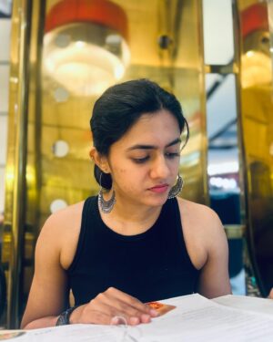 Femina George Instagram - City that holds my heart ❤️✨

Ps : i haven’t learned to use chopsticks yet !

#bangalore #feminageorge #happy #fun