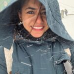 Femina George Instagram - When everyone in Kerala is celebrating Vishu, here is me enjoying snow. 🥶 Vishu Wishes to all 💐 വിഷു ആശംസകൾ 💐 #vishu #feminageorge #kashmir #gulmarg #vacation