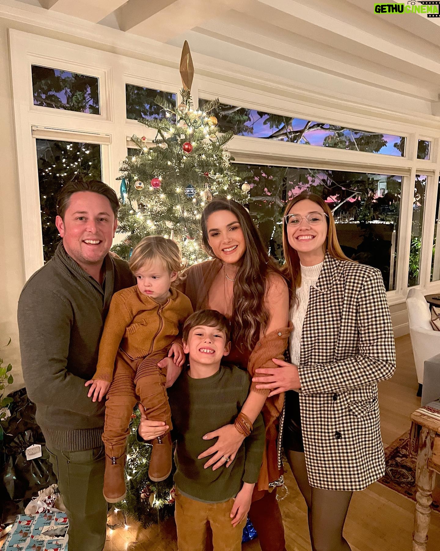 Fernanda Machado - 5.6K Likes - Feliz natal pra todos!!! 🎄✨
E a noite de natal foi recheada de muito amor, diversão e cantoria! ♥️
#natallindo #feliznatal #minhafamiliameutudo
#merryxmas #lovelyxmaseve
#natal2022 #xmas2022