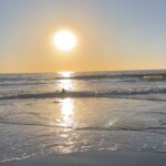 Fernanda Machado Instagram – De volta na quebradeira da obra, e com o coração aquecido dos últimos dias lindos que tivemos. 

Feriado, crianças sem escola, curtimos a família na casa da praia e os meninos brincaram muito. Lucca tá apaixonado pelo mar, queria pegar onda na boogie board o dia todinho, coisa mais linda! Aproveitei pra organizar muita coisa por lá, e até pintei uns móveis. 

Tão importante a gente poder, de tempos em tempos, desacelerar um pouco, pra gente poder curtir os filhos, ter tempo de refletir, perceber e agradecer todos os pequenos milagres da vida! ✨🙌🏻🙏🏻

E assim voltamos pra rotina e correria muito mais equilibrados e carregados, né?!! Feliz semana pra todos! 

#familytime #diaslindos 
#pordosolespetacular #maternidade #amamentaçaoprolongada #breastfeeding #longtermbreastfeeding 
#omaioramordomundo #gratidao
#grateful #blessed #gorgeoussunset