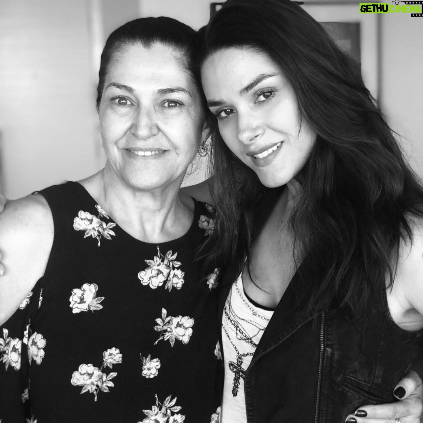 Fernanda Machado - 28.1K Likes - Feliz dia das mães pra todas nós que maternamos todos os dias, noite e dia amando e nutrindo. Transformando através do nosso amor, a vida dos nossos filhos pra sempre.
Gratidão por ter a chance de viver essa missão tão desafiadora, que me ensina tanto. Gratidão por ter a chance de amar incondicionalmente, e de ser amada por esses seres de luz. Amo vocês mais que tudo meus filhos.
Gratidão por tudo que minha mãe fez e faz por mim, por todos os ensinamentos que ela me deu pra vida toda. Te amo infinito mami! E daqui 10 dias eu e seus meninos vamos encher você de beijos! Te amamos Vovó Nice!
Gratidão por tudo que a minha sogra fez pelo meu marido, e por eu ter tido a chance de ter vivido lindos anos perto dela. Saudade e amor eterno por você Vovó Becky! We love you Forever!
#mães #mulheresquemudaramnossasvidas
#gratidao
#happymother’sday #felizdiadasmaes2024
#lovetothemamas #amorparatodasasmaes
#maternidade