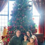 Fernanda Machado Instagram – Desejando um natal iluminado, abençoado e cheio de amor pra todos! ✨🎄🎅🏻

Wishing a Xmas full of love and light, from our family to ours! ✨🎄🎅🏻

#feliznatal #arvoredenatal #natal2023 #tradiçaodenatal #commeusmeninos 
#maternidade #nataliluminado #natalabençoado #merrychristmas 
#omaioramordomundo 
#myfamilymyeverything