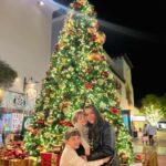 Fernanda Machado Instagram – Quem aí também tá na contagem regressiva pro natal com os pequenos?! Árvore de natal do Passeo Nuevo, a gente tem foto nessa árvore todo ano desde a gravidez do Lucca, mais uma tradição nossa de natal!