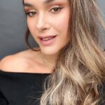 Fernanda Machado Instagram – 📸 Esse weekend teve festa… 

Nem me lembro há quanto tempo eu não fazia uma make de festa. Tava quase perdendo o jeito de fazer o cat eye. 😽

Já perdi o jeito de usar salto alto faz tempo, se tiver que usar salto, só uso salto grosso e não muito alto e muito de vez em quando. Quem aí também cansou do salto alto fino?! 😂

#partytime #makedefesta #lookdefesta #makeup #maquiagem #maquiagemdefesta #delineadordegatinho #hellomonday