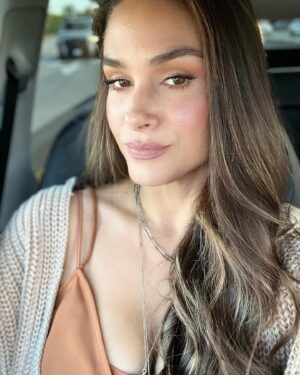 Fernanda Machado Instagram - Uma arrumadinha de leve, pra um Mama’s night out, porque a gente merece, né mamães?! 

Zero filtro e tons caramelos… 🍂✨ Os filtros nunca fizeram a minha cabeça, eu sempre fui fã de uma maquiagem leve, com ar de frescor, e uma luz bonita. Esse duo é o melhor de todos! 😉🤎

Um lindo fim de semana pra todos nós!

#nofilter #mama’snightout #zerofitro #freshmakeup #maquiagemleve #mamaemerece