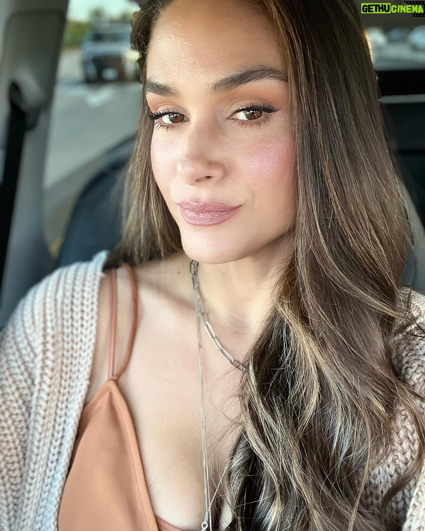Fernanda Machado - 7.2K Likes - Uma arrumadinha de leve, pra um Mama’s night out, porque a gente merece, né mamães?!
Zero filtro e tons caramelos… 🍂✨ Os filtros nunca fizeram a minha cabeça, eu sempre fui fã de uma maquiagem leve, com ar de frescor, e uma luz bonita. Esse duo é o melhor de todos! 😉🤎
Um lindo fim de semana pra todos nós!
#nofilter #mama’snightout #zerofitro #freshmakeup #maquiagemleve #mamaemerece