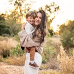 Fernanda Machado Instagram – Hoje é dia de Leozinho, o meu raio  de sol, que ilumina tudo ao seu redor! 🌞✨

Eu tive uma uma gravidez de alto risco com o Leo,  por conta de uma placenta prévia que nunca subiu. E por isso, tive também um parto de alto risco, pois a placenta que não subiu, era na verdade acreta; cresceu grudada no meu útero, o que me fez perder litros de sangue, numa hemorragia severa. Que colocou a minha vida em risco, e causou a perda do meu útero. E tudo isso no começo de uma pandemia louca. 

Mas nesse dia, 31.05.2020, às 11:30 da manhã, mesmo diante de tantos riscos, medos e preocupações. Leozinho chegou saudável e tranquilo, iluminando a escuridão e provando que milagres existem! 

E ele chegou bem no dia do aniversário da minha sogra! Eu tenho a certeza absoluta, de que ela, lá de cima, segurou o Leozinho na minha barriga durante toda a minha gravidez, e que ela cuidou dele e de mim nesse parto tão difícil. Nos provando que o amor é maior que tudo. 

Feliz aniversário Becky, hoje vc completaria 68 anos. Nossa saudade é gigante. Muito obrigada por tudo, sempre. Te amamos eternamente! 

Feliz 4 aninhos Leozinho! 
Você é um milagre precioso, que a vida nos deu, agradeço todos os dias o presente de ter você na minha vida. Mamãe, papai, Lucca, Vovô, Vovó, todos nós te amamos infinito! 

#Leo4aninhos #felizaniversarioLeo #amorinfinito #maternidade #milagresexistem #omaioramordomundo #happybirthdayLeo #blessed 
#amoreterno