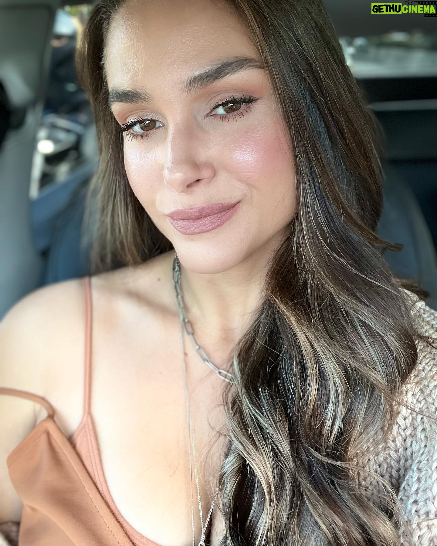 Fernanda Machado - 7.2K Likes - Uma arrumadinha de leve, pra um Mama’s night out, porque a gente merece, né mamães?!
Zero filtro e tons caramelos… 🍂✨ Os filtros nunca fizeram a minha cabeça, eu sempre fui fã de uma maquiagem leve, com ar de frescor, e uma luz bonita. Esse duo é o melhor de todos! 😉🤎
Um lindo fim de semana pra todos nós!
#nofilter #mama’snightout #zerofitro #freshmakeup #maquiagemleve #mamaemerece
