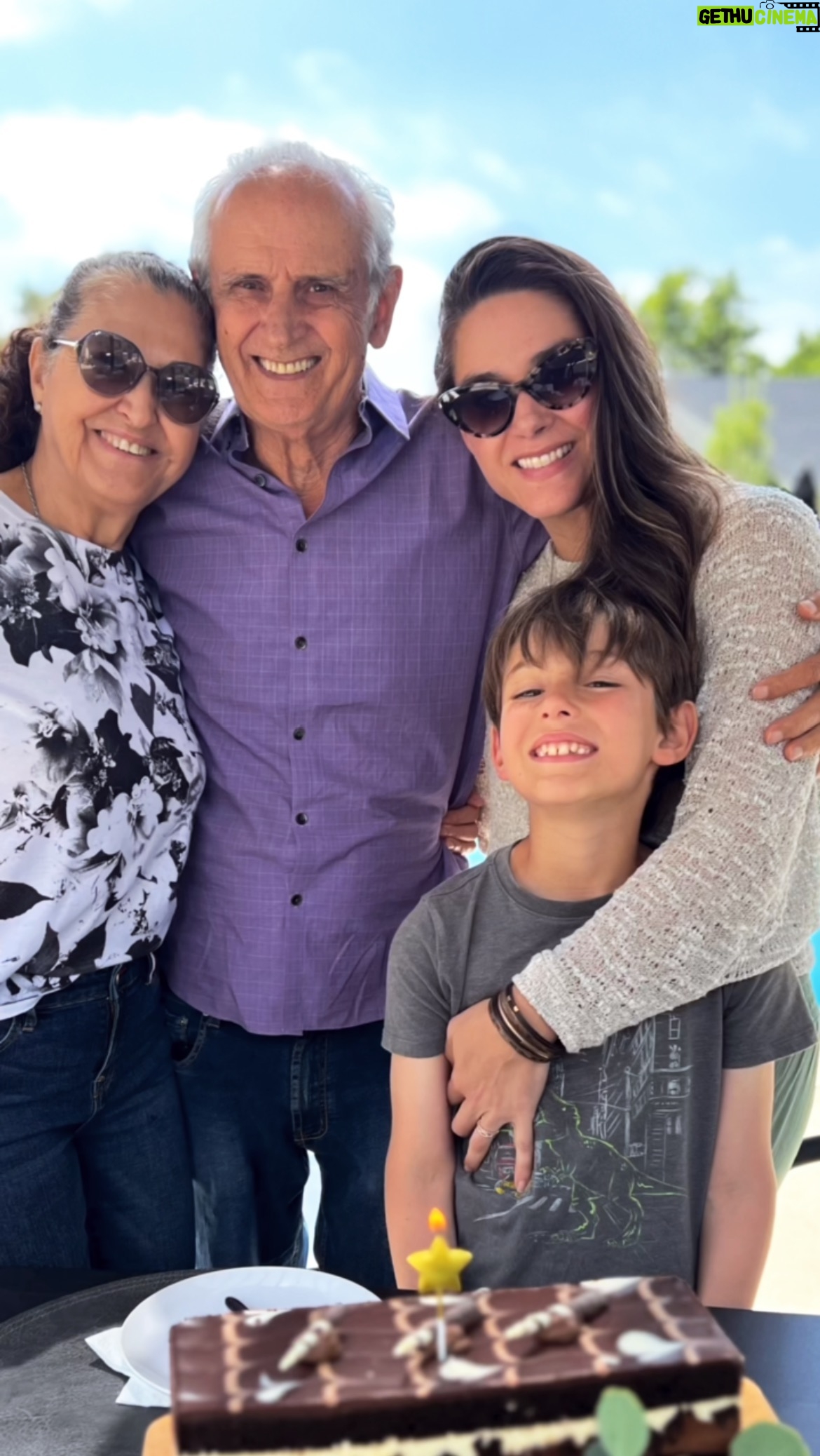 Fernanda Machado Instagram - Hoje o dia é todinho do meu paizinho! 🎉🎊🎉🎊 O cara mais incrível que eu conheço!!!! Feliz aniversário papi, ter você na nossa vida é um grande presente, estamos felizes e gratos demais de ter você pertinho da gente! Viva o vovô!!! Muitos anos de vida, muita saúde, amor, alegrias, paz, luz, e tudo de bom hoje e sempre!!!! Te amamos infinito vovô!!!!! ♥️ #vivaovovô #felizaniversariovovô #happybirthdaypapi #teamamospapi