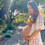 Fernanda Machado Instagram – Hoje é dia de Leozinho, o meu raio  de sol, que ilumina tudo ao seu redor! 🌞✨

Eu tive uma uma gravidez de alto risco com o Leo,  por conta de uma placenta prévia que nunca subiu. E por isso, tive também um parto de alto risco, pois a placenta que não subiu, era na verdade acreta; cresceu grudada no meu útero, o que me fez perder litros de sangue, numa hemorragia severa. Que colocou a minha vida em risco, e causou a perda do meu útero. E tudo isso no começo de uma pandemia louca. 

Mas nesse dia, 31.05.2020, às 11:30 da manhã, mesmo diante de tantos riscos, medos e preocupações. Leozinho chegou saudável e tranquilo, iluminando a escuridão e provando que milagres existem! 

E ele chegou bem no dia do aniversário da minha sogra! Eu tenho a certeza absoluta, de que ela, lá de cima, segurou o Leozinho na minha barriga durante toda a minha gravidez, e que ela cuidou dele e de mim nesse parto tão difícil. Nos provando que o amor é maior que tudo. 

Feliz aniversário Becky, hoje vc completaria 68 anos. Nossa saudade é gigante. Muito obrigada por tudo, sempre. Te amamos eternamente! 

Feliz 4 aninhos Leozinho! 
Você é um milagre precioso, que a vida nos deu, agradeço todos os dias o presente de ter você na minha vida. Mamãe, papai, Lucca, Vovô, Vovó, todos nós te amamos infinito! 

#Leo4aninhos #felizaniversarioLeo #amorinfinito #maternidade #milagresexistem #omaioramordomundo #happybirthdayLeo #blessed 
#amoreterno